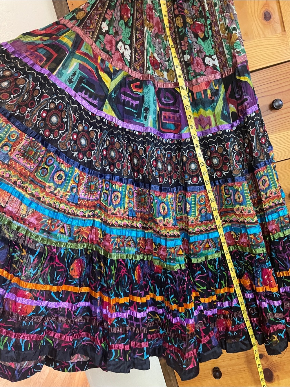 Stunning 7-tier broomstick ribbon skirt size Medium - Picture 2 of 6